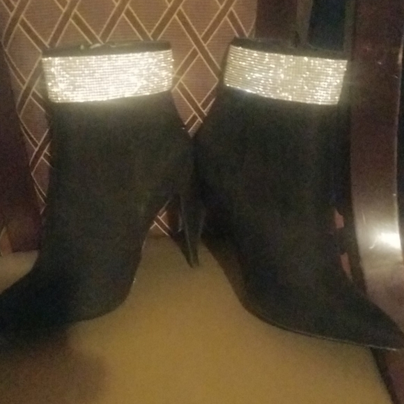 Boots - Picture 1 of 4